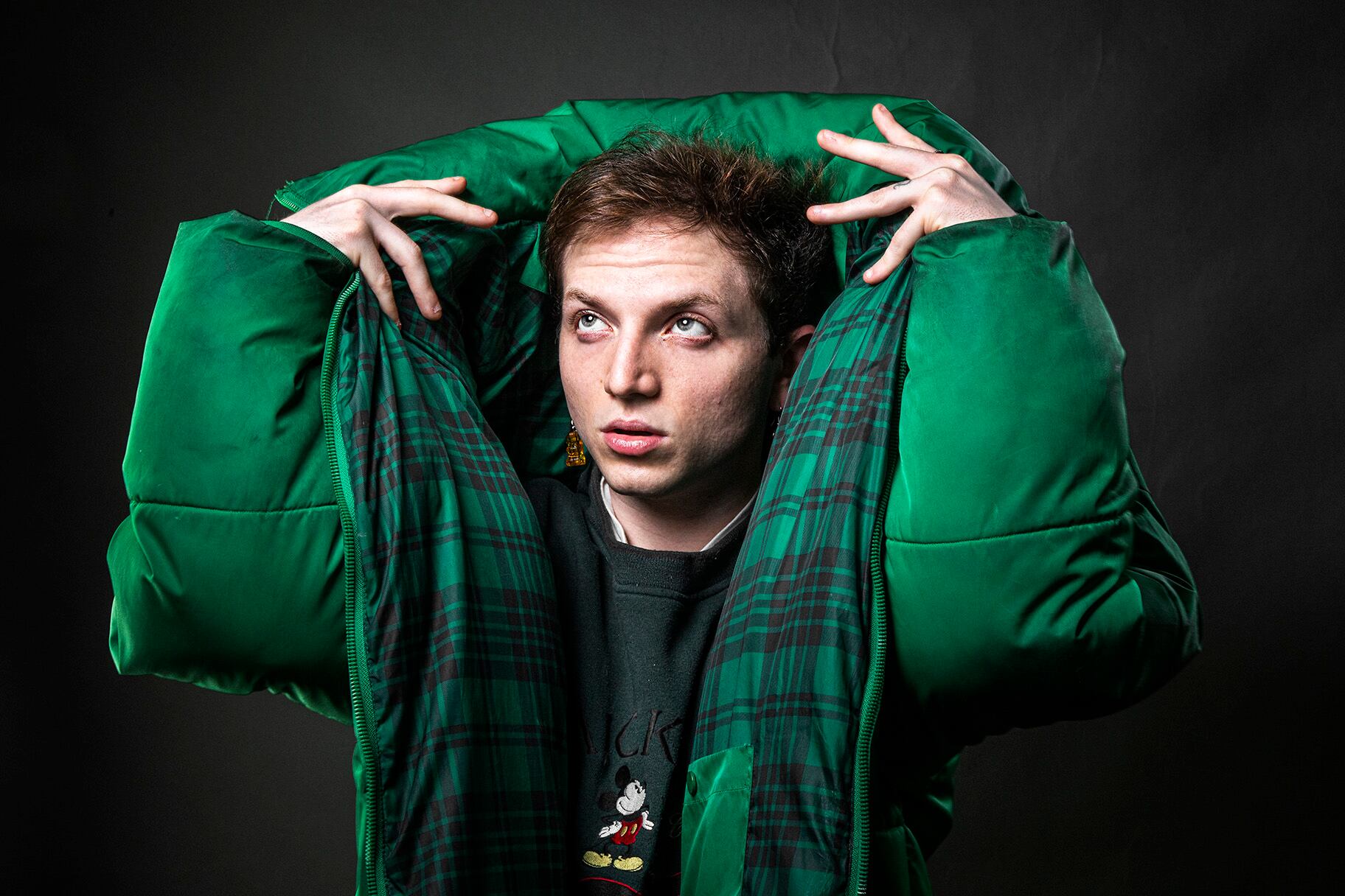 Tomás debutó en una adaptación teatral de La Novicia Rebelde y ahora se luce en Precoz, con Julieta Díaz y dirección de Lorena Vega.