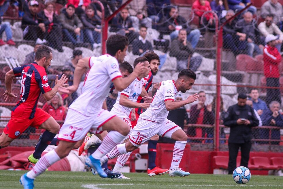 Droopy Gómez y Carlos Araujo van al ataque en un clásico contra San Lorenzo. Ambos presentaron cartas documento.