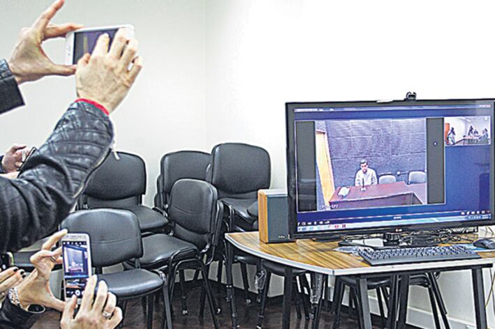 Víctor Manzanares habló por videoconferencia con los jueces Eduardo Freiler y Jorge Ballestero.