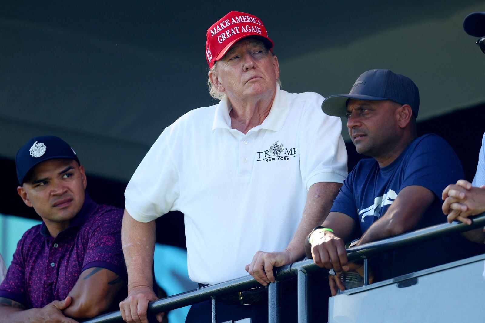 Donald Trump ofuscado con la justicia.