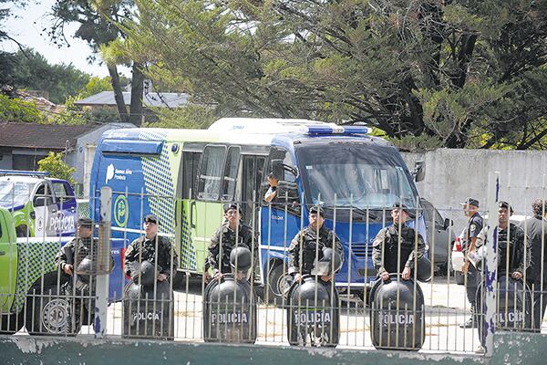 Los imputados fueron recibidos con gritos de repudio por vecinos de Gesell que pidieron justicia por Fernando Báez Sosa.