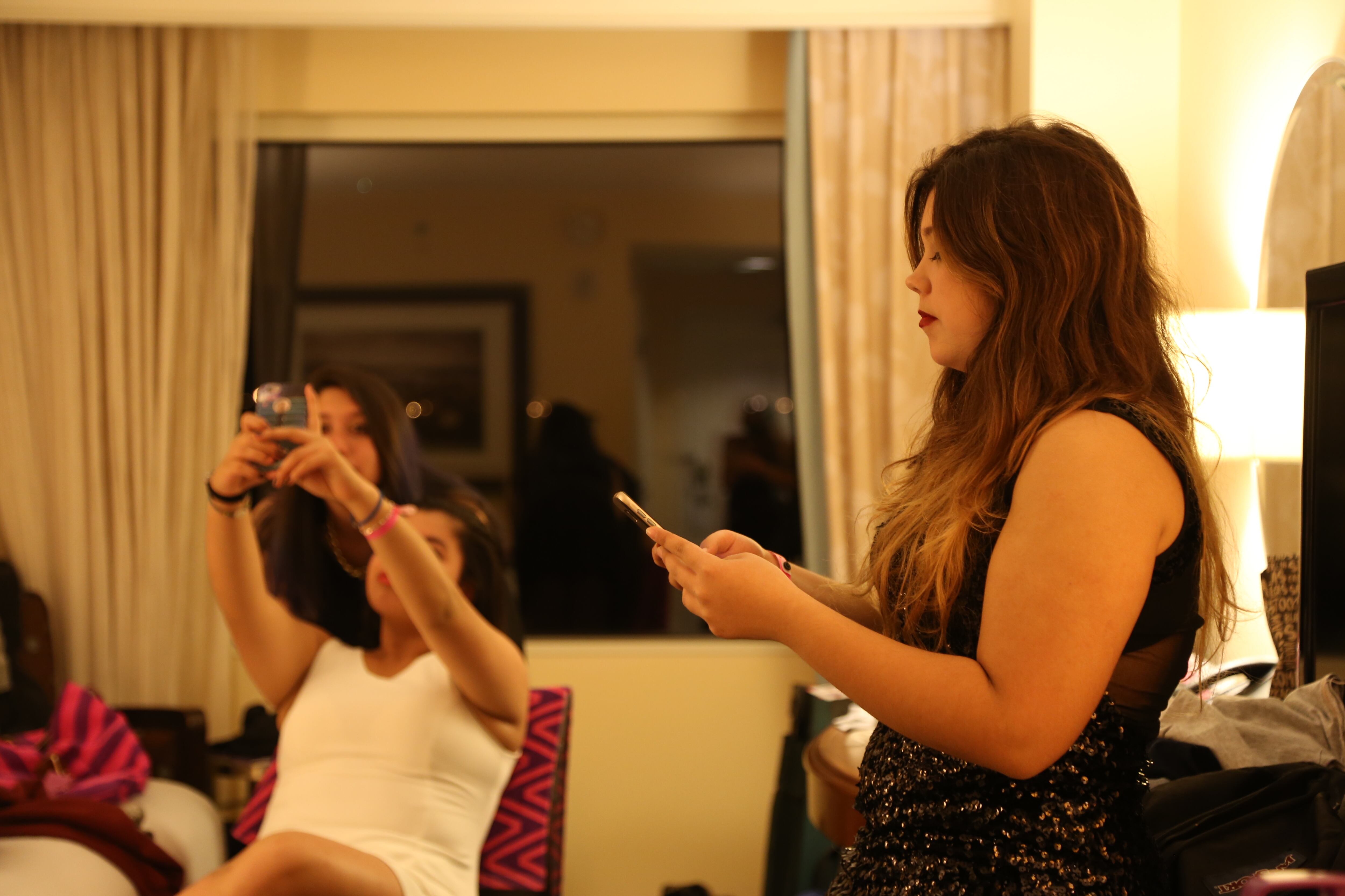 "Queremos que la pareja sea un amigo, un amante, un compañero, etc y al mismo tiempo que nos provea familia, seguridad, refugio y todo lo que daba la institución familia antes", dice el autor. 