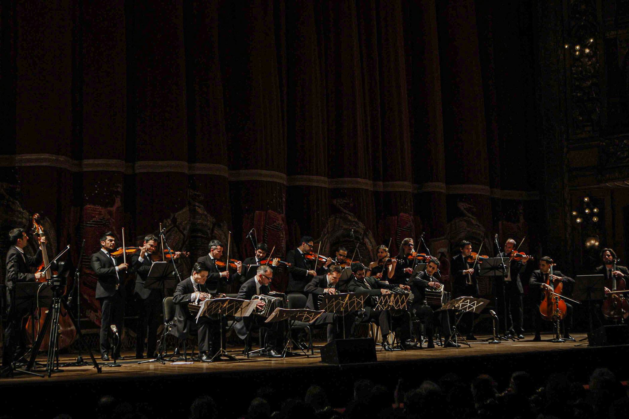 La Orquesta Típica Pichuco recreó con respeto y maestría obras clásicas.