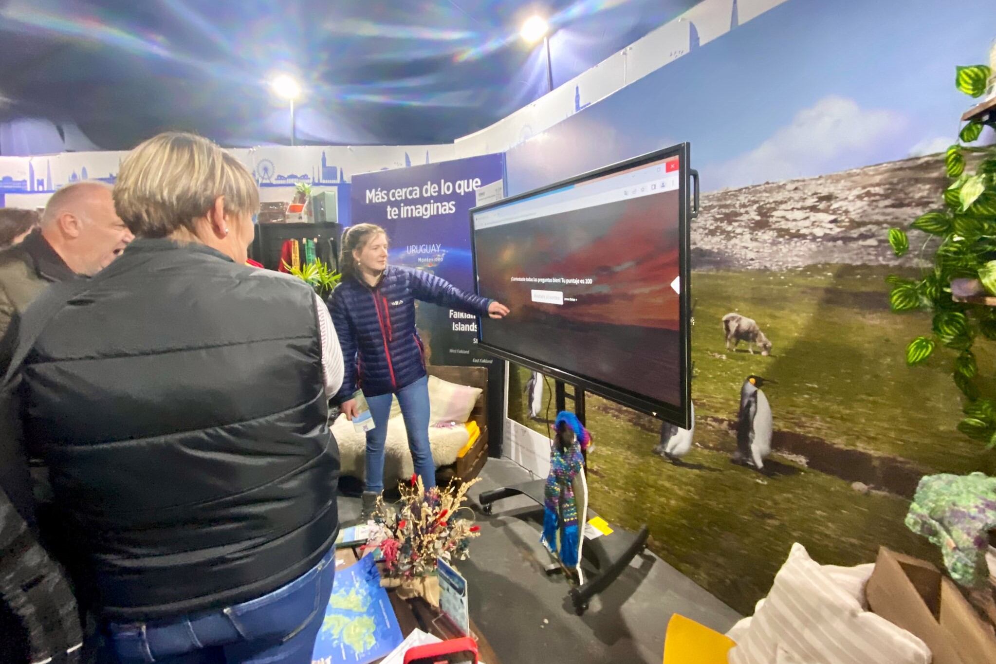El stand que el gobierno británico de las Islas instaló en la Expo Prado de Uruguay (Twitter: @Falklands_cerca).