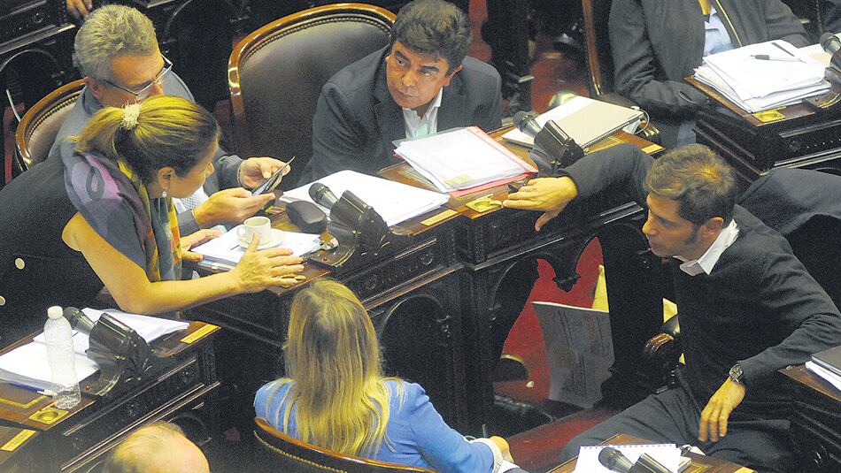 La oposición volverá a la carga mañana en su intento de darle media sanción al proyecto contra el tarifazo.