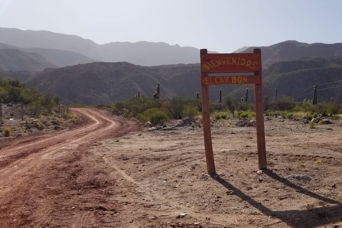 En El Cardón viven unas 120 personas. A 20 familias del lugar les llegó una citación policial para que concurran a demostrar su derecho de propiedad sobre las tierras que habitan.