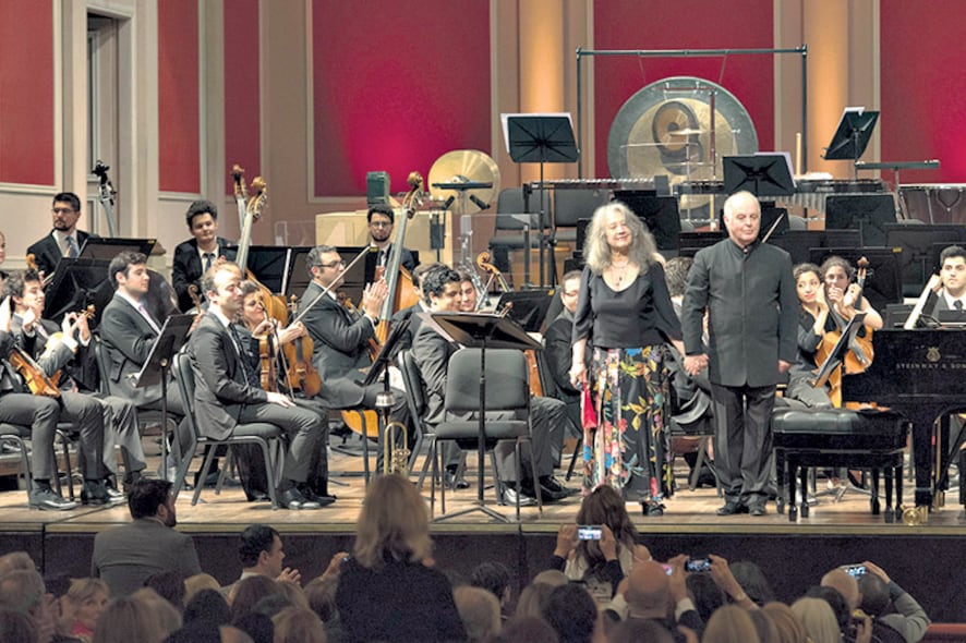 Argerich, Barenboim y la WEDO lograron una versión de referencia para una obra genial.