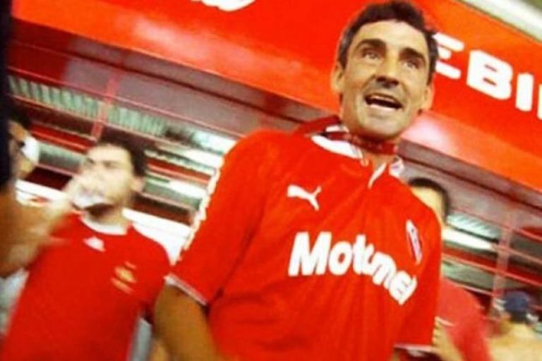 Pablo "Bebote" Álvarez, el líder de la barra de Independiente.