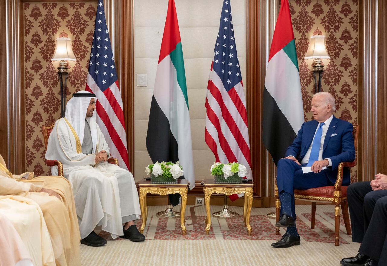Biden con el jeque Mohamed bin Zayed Al-Nahyan. 
