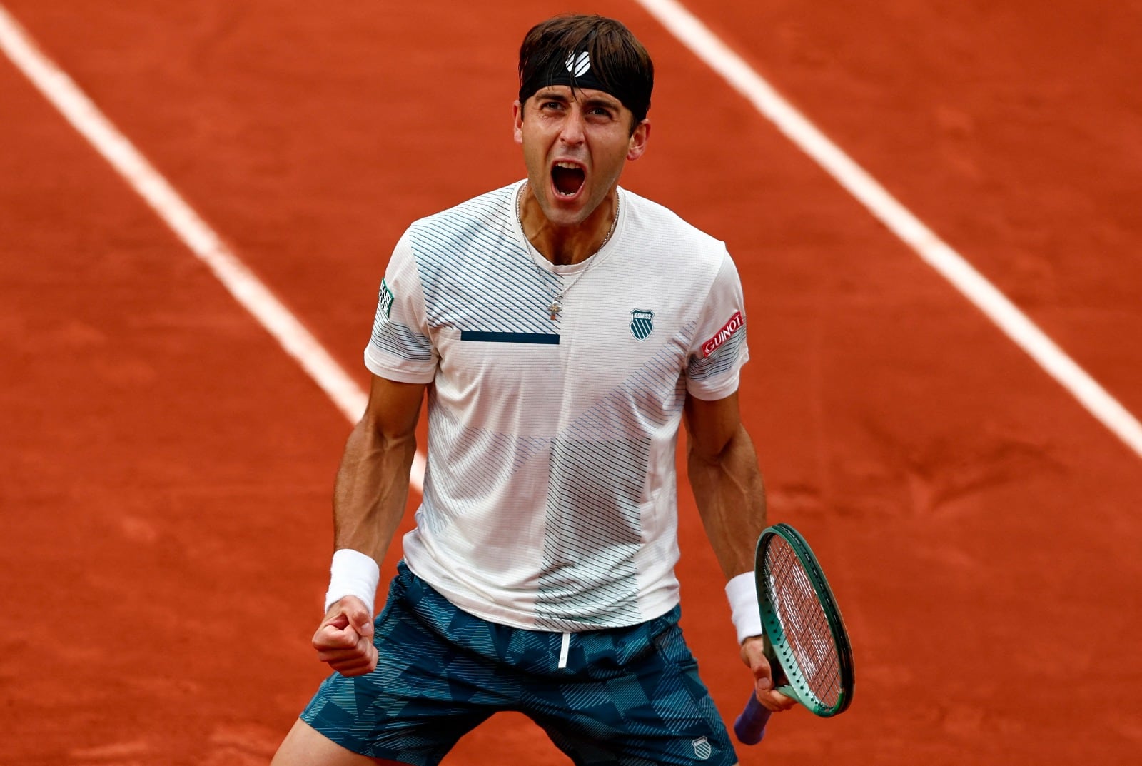 El platense Tomas Etcheverry avanzó en Roland Garros.