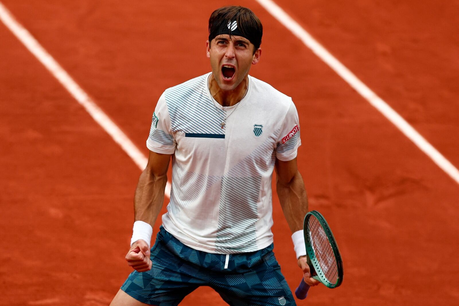 El platense Tomas Etcheverry avanzó en Roland Garros.