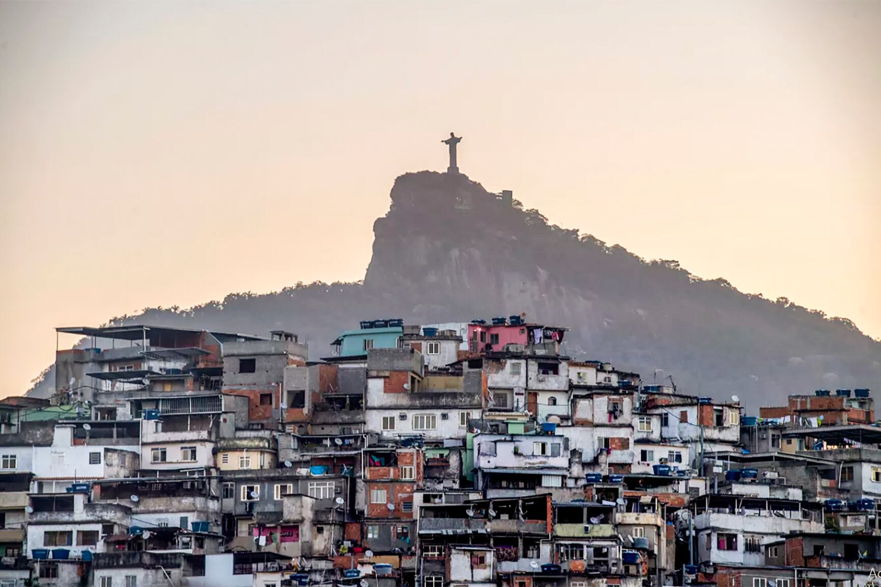 El IDH incorpora tres dimensiones básicas: salud, educación y crecimiento económico