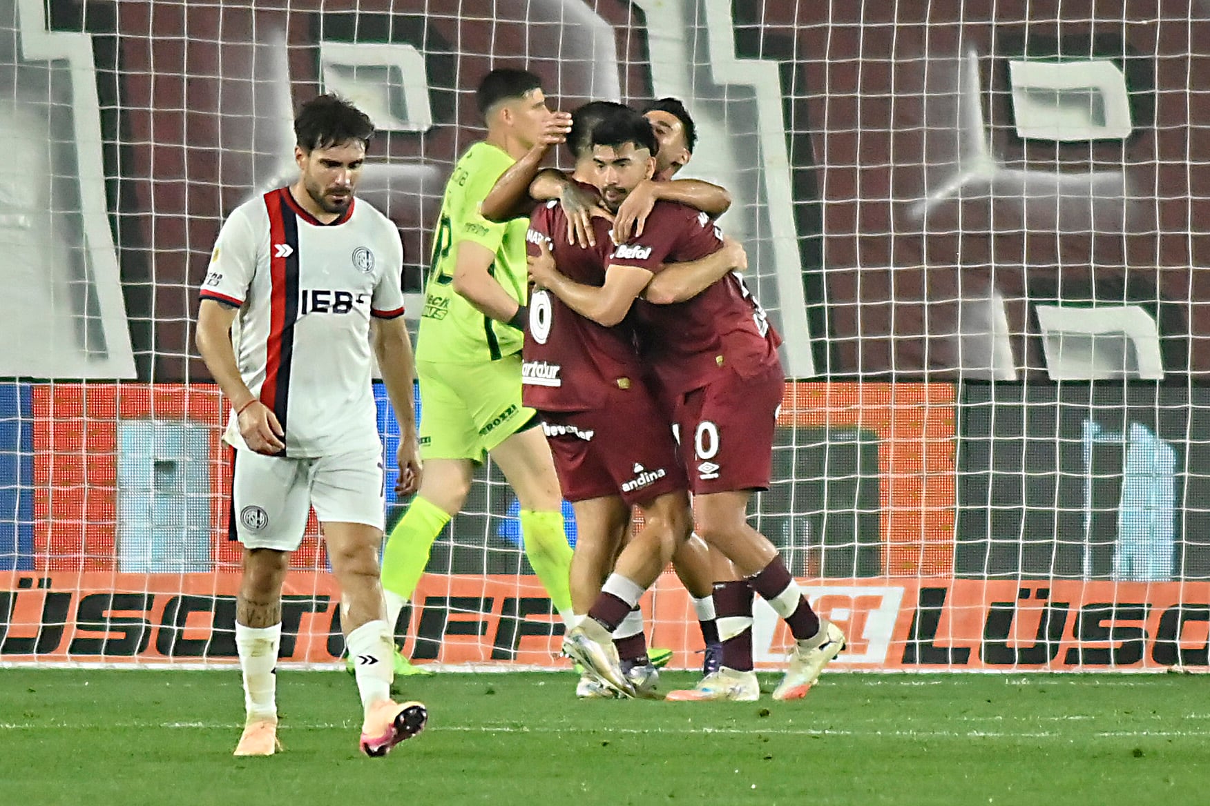 Lanús festejó como local frente a San Lorenzo