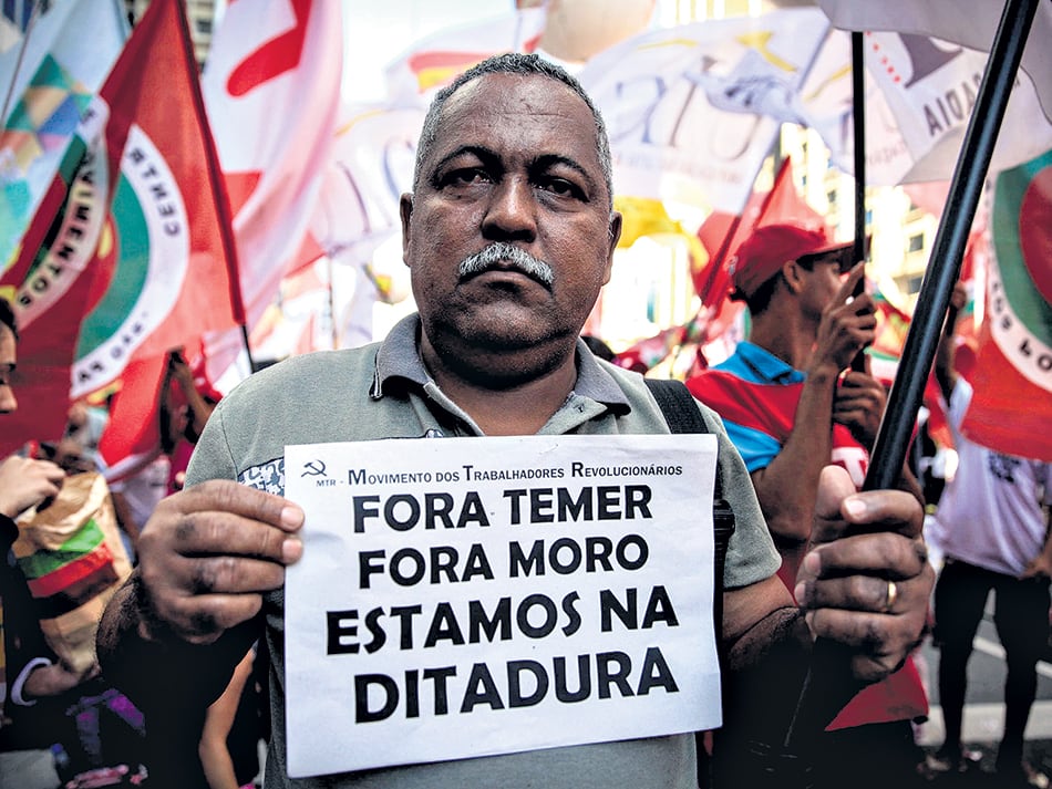 La Central Unica de los Trabajadores (CUT), vinculada al PT, ayer reunió a miles de personas en la Avenida Paulista.