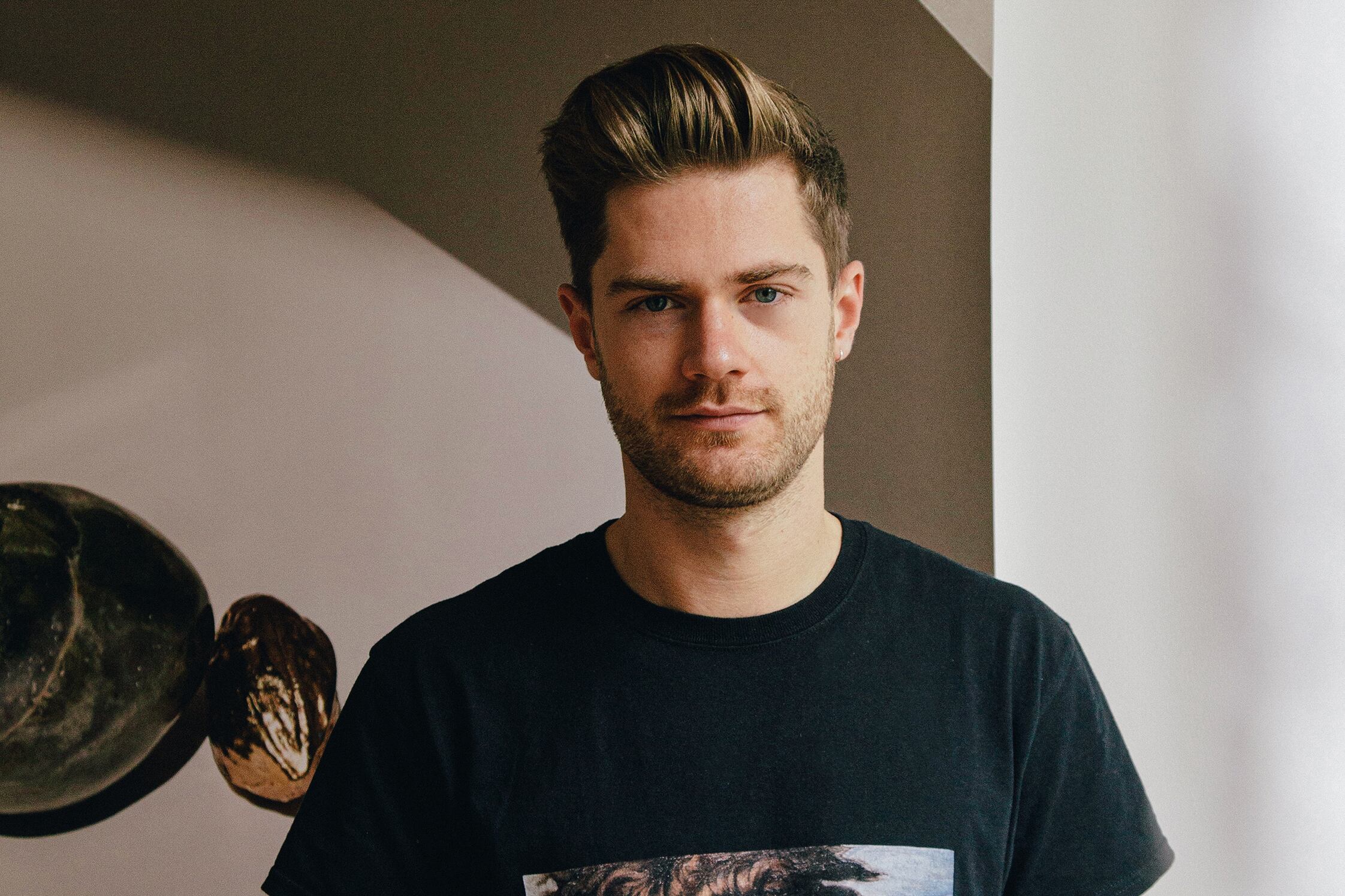 "Me considero parte de una escuela que combina el documental con la ficción, intento integrar ambas."