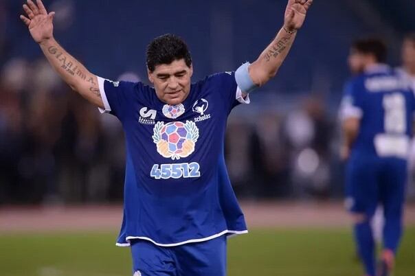 Diego Maradona fue la figura principal del primer Partido por la Paz, realizado en 2016. Imagen: AFP.
