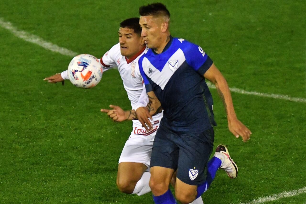 Ricardo Centurión y Rodrigo Cabral, dos talentosos en la lucha por la pelota