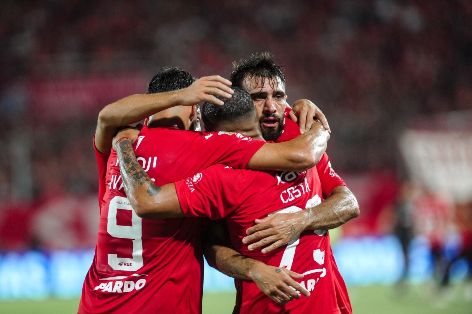 Independiente festejó para dejar atrás el clásico ante Racing