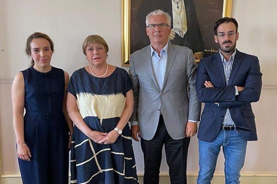 Stella Assange, Michelle Bachelet, Baltazar Garzón y Aitor Martínez.