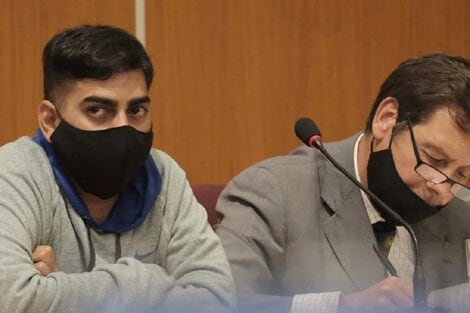 Lautaro Teruel junto al abogado Juan Casabella Dávalos en el juicio