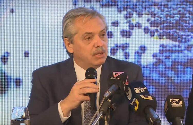Alberto Fernández durante su conferencia de prensa en Mendoza. 