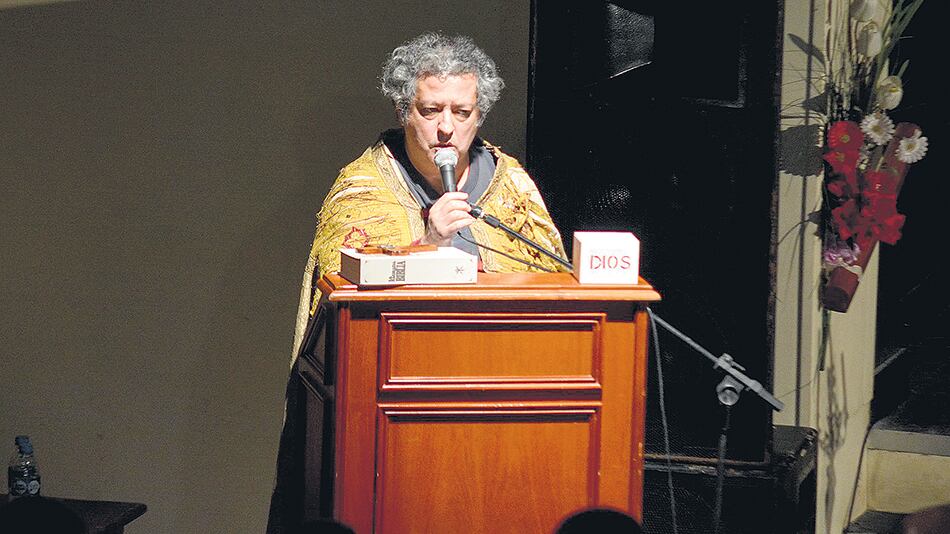 DIOS, misa escénica que evoca una exposición de León Ferrari.