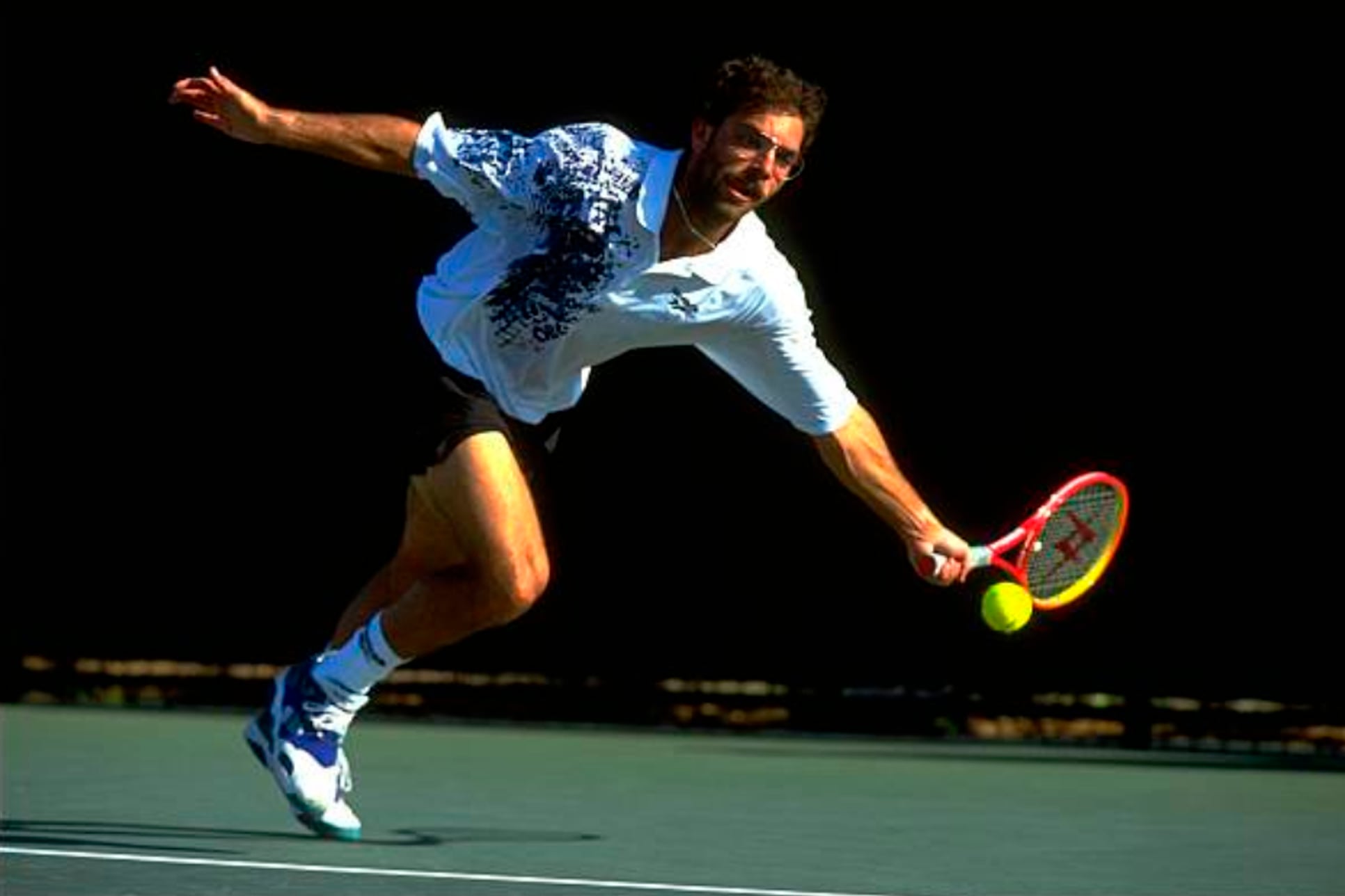 Karsten Braasch en acción, el jugador que venció a las hermanas Williams hace 22 años.