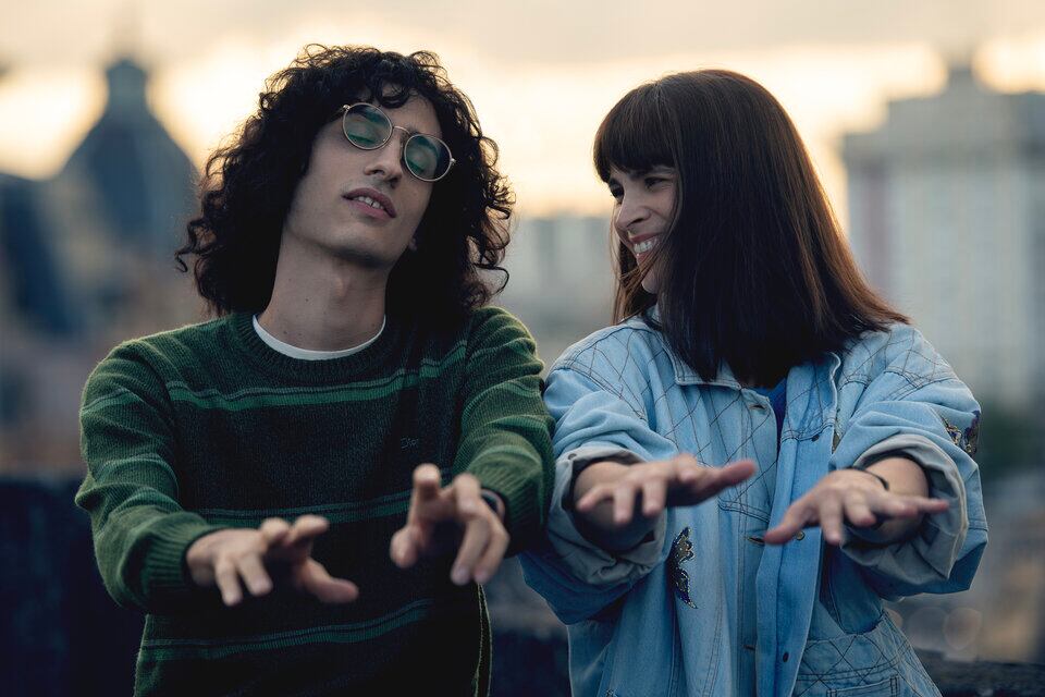 Gaspar Offenhenden interpreta a Fito Páez de joven y Micaela Riera, a Fabiana Cantilo. (Imagen: Netflix)