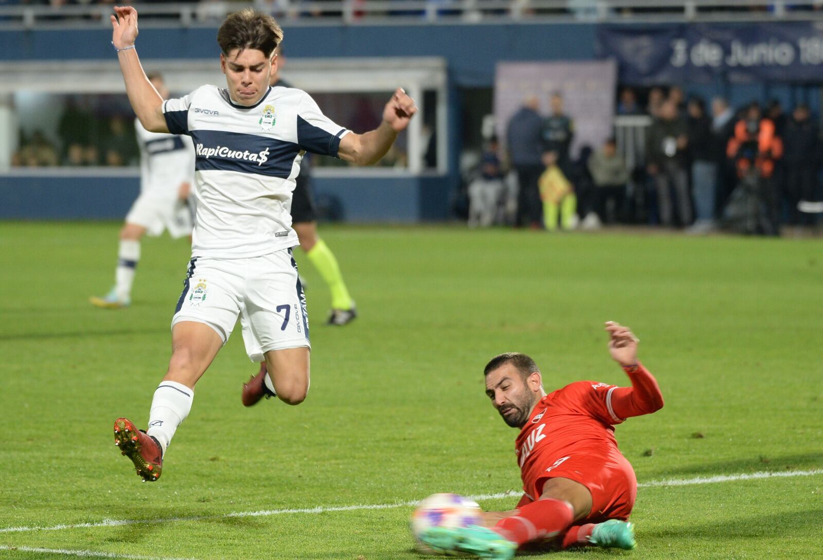 Cauteruccio y Domínguez.