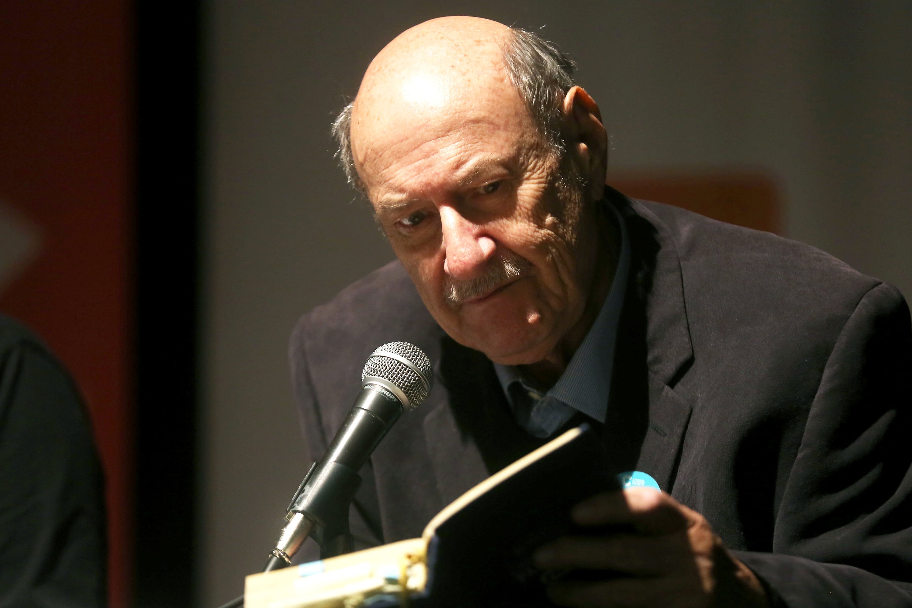 El compromiso político y social estuvo siempre en primer plano en la vida de Skármeta.