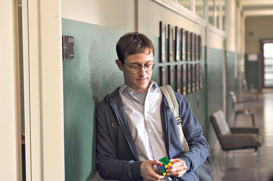 Joseph Gordon-Levitt encarna a Edward Snowden, el espía que decidió dejar de serlo.