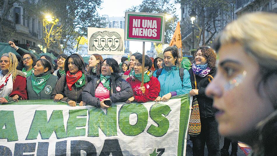 La convocatoria tiene consignas a favor del aborto y contra las políticas de hambre, entre otras.