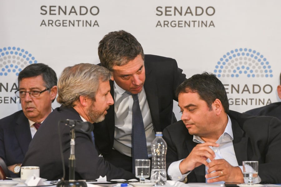 Pichetto propuso un retoque a la fórmula de las jubilaciones. Triaca, Dujovne y Frigerio lo aceptaron rápidamente.