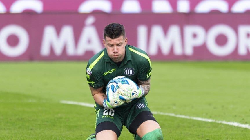 Herrera atajará en el fútbol de Turquía.