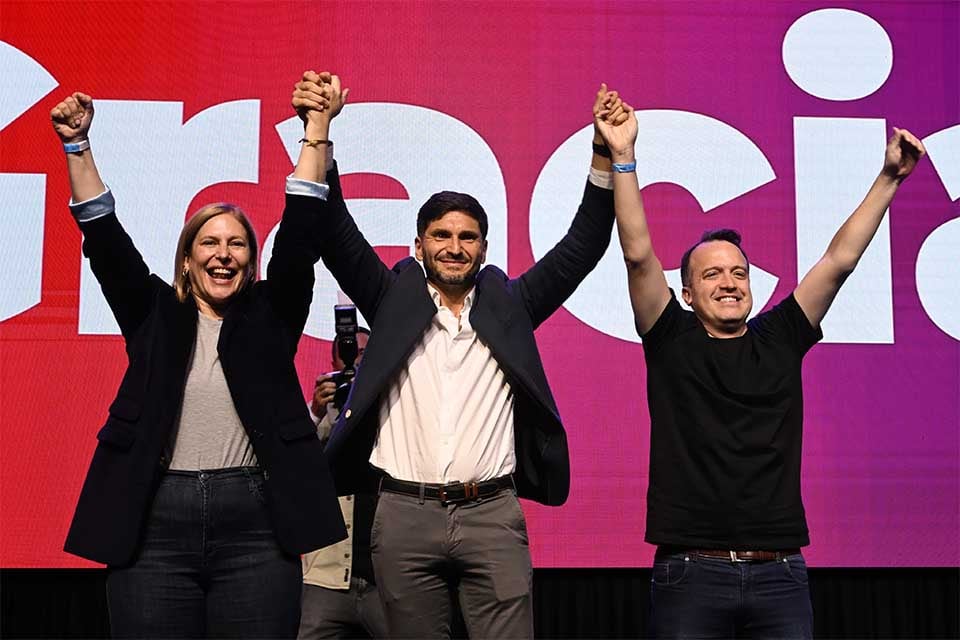 Pullaro celebró eltriunfo junto a sus aliados del PRO y el socialismo.