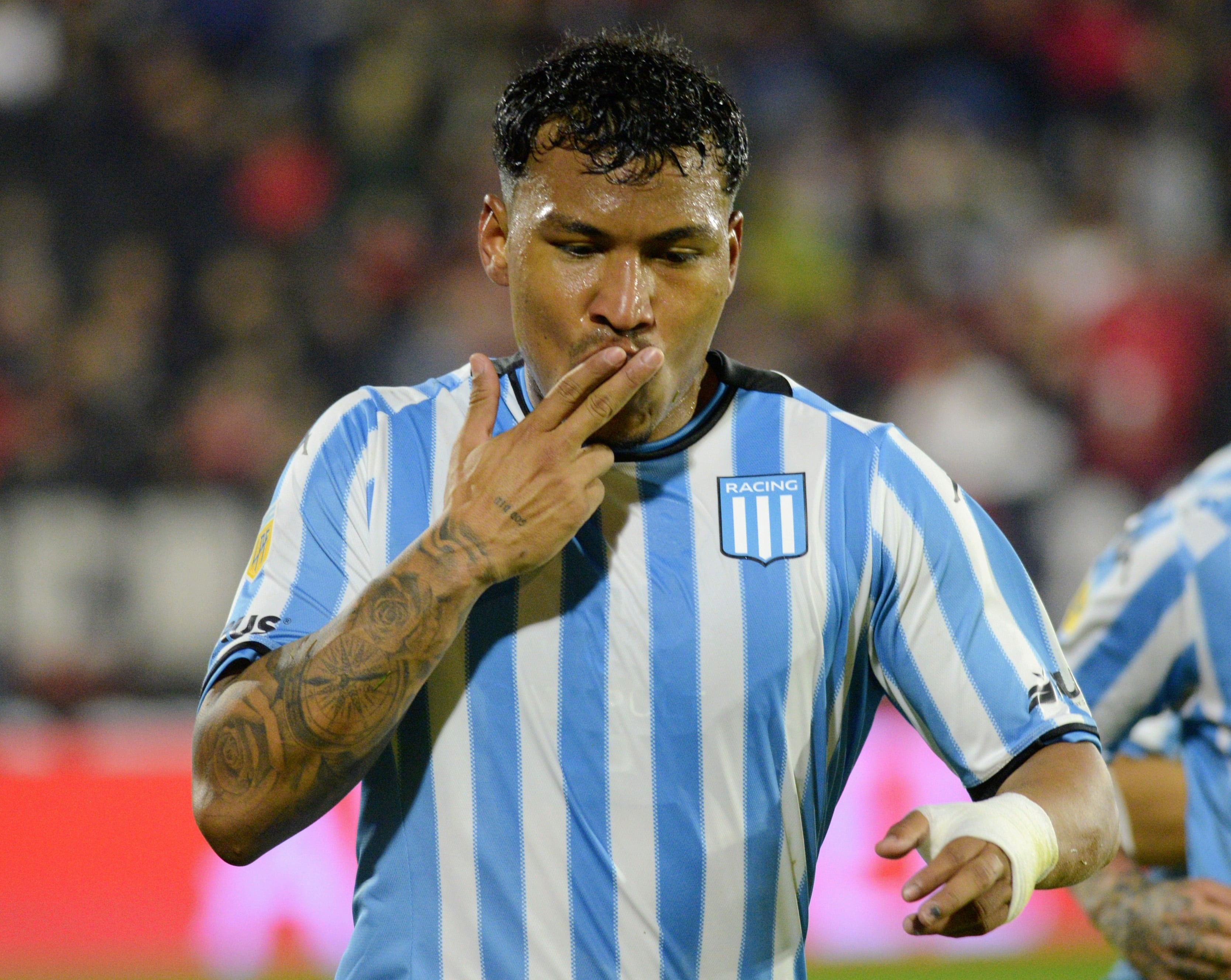 Roger Martínez podría emigrar por una propuesta seductora de Arabia Saudita