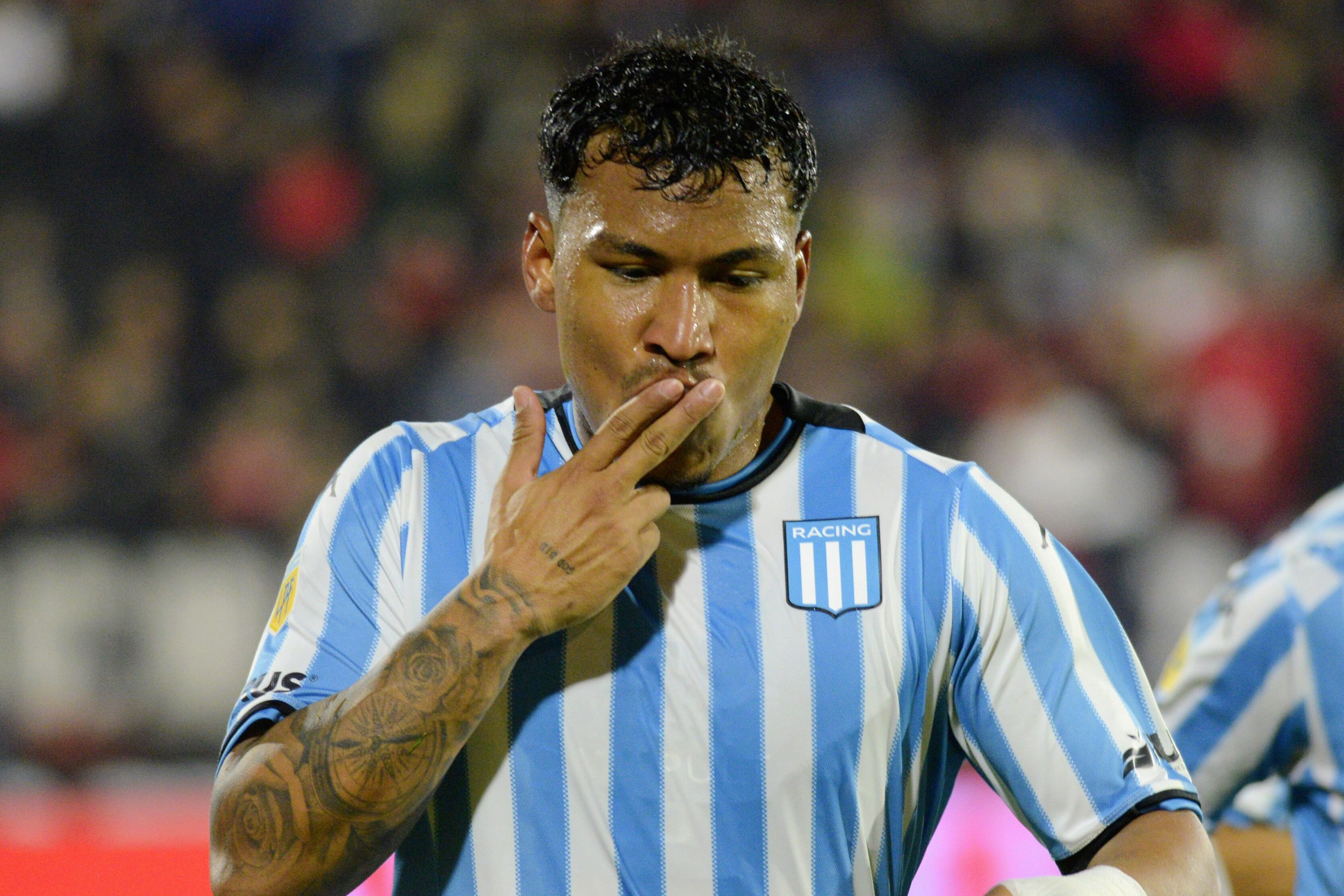 Roger Martínez podría emigrar por una propuesta seductora de Arabia Saudita