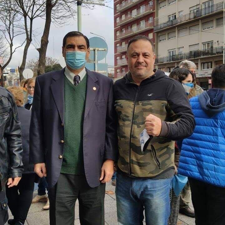 El juez López no tuvo problemas en posar con Pampillón.