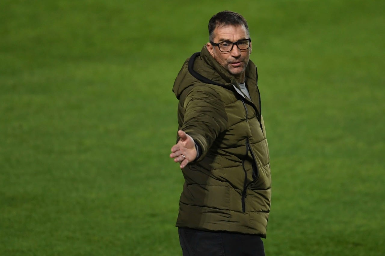 Pizzi dirigió ante Independiente el último de sus 32 partidos como DT de Racing