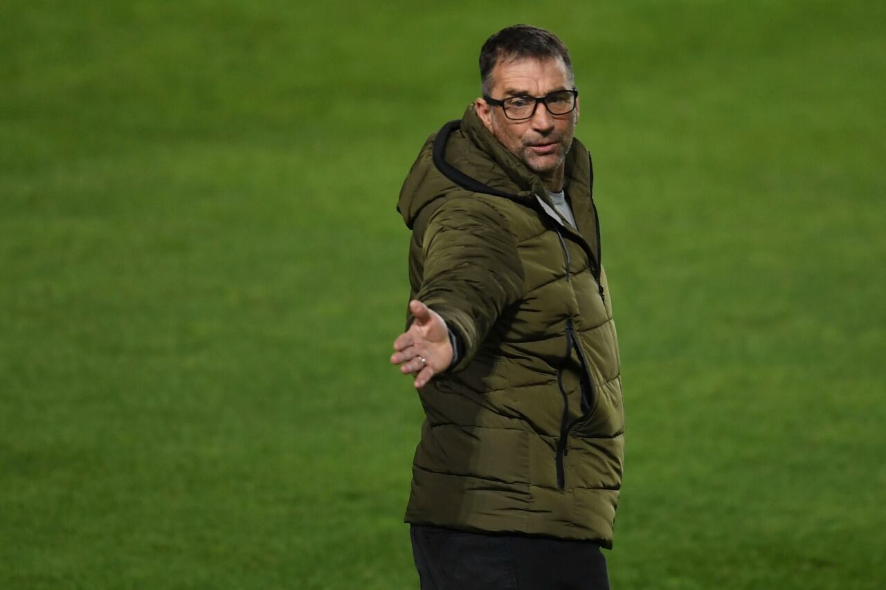 Pizzi dirigió ante Independiente el último de sus 32 partidos como DT de Racing