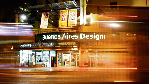 Del antiguo asilo de ancianos, el shopping conservó la fachada principal y el muro de contención.