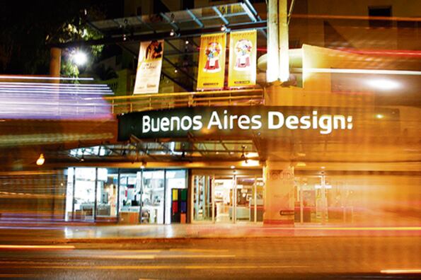 Del antiguo asilo de ancianos, el shopping conservó la fachada principal y el muro de contención.