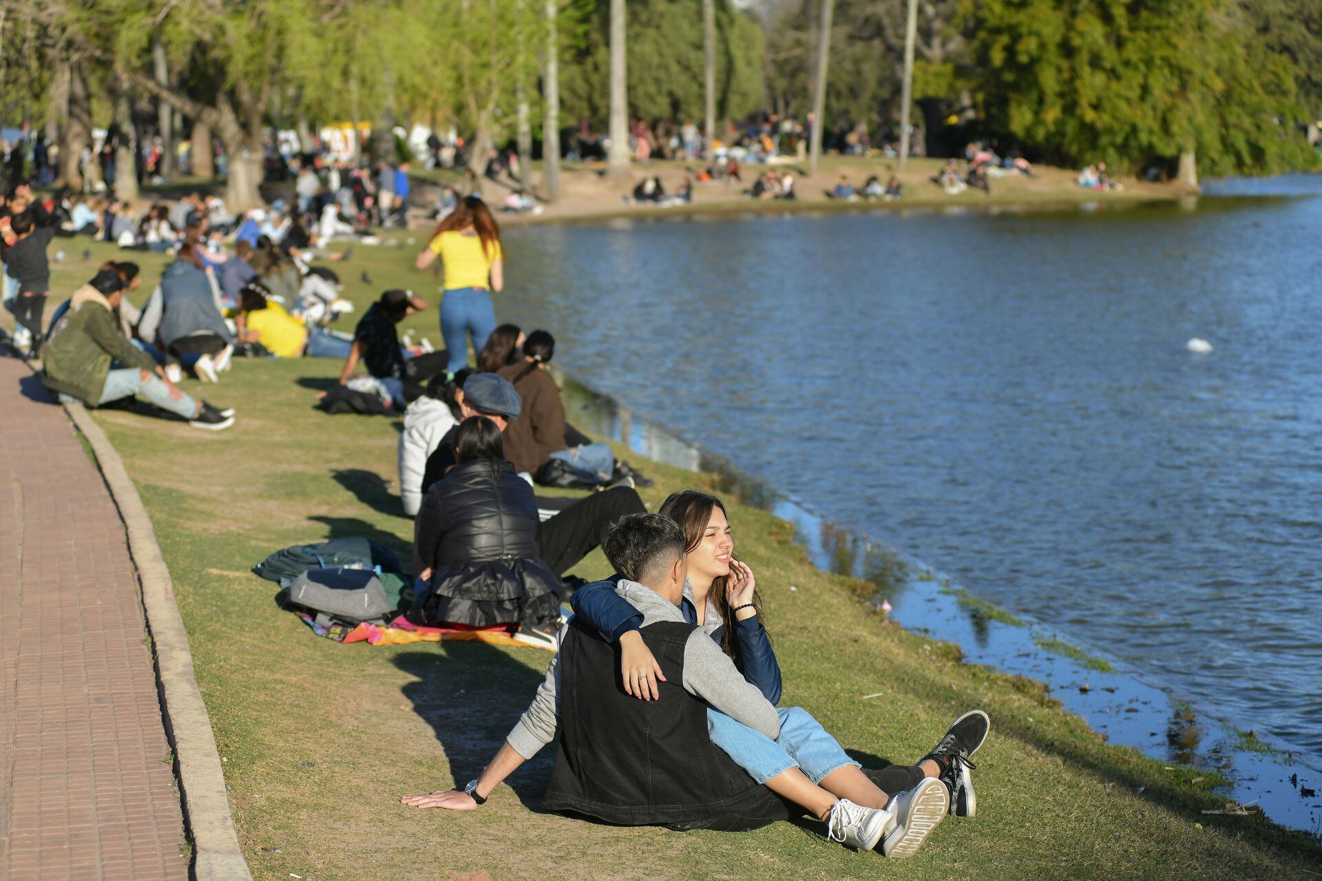 El equinoccio de primavera es un evento astronómico que marca el final del invierno y la transición hacia la primavera.