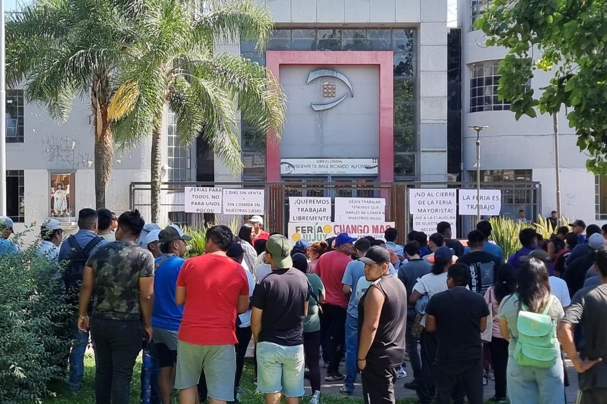 La medida del tribunal de faltas municipal afectó a miles de personas que viven del comercio.