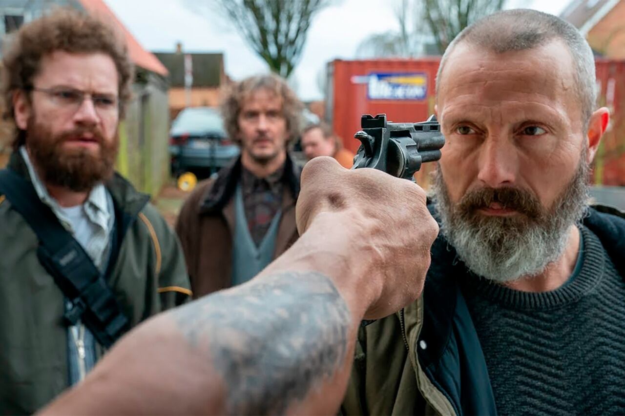 El guión de Jensen articula con gracia el choque lógico entre un científico y un soldado.