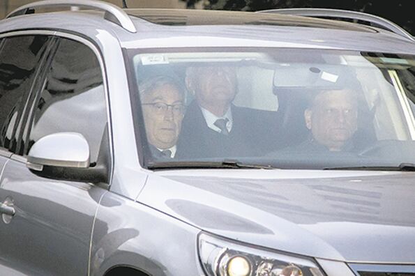 El empresario Aldo Roggio se retira de Tribunales en su camioneta luego de declarar en el Juzgado de Bonadio.