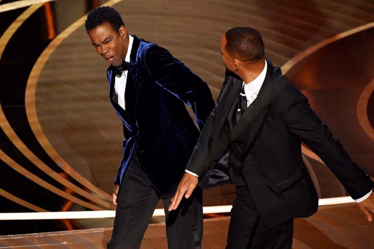 Will Smith golpeó a Chris Rock en marzo de 2022, durante la entrega de los Premios Oscar, por haber bromeado con su esposa.