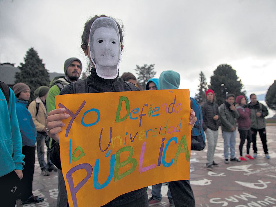 Hasta ahora, Educación ofreció aumentos mensuales según la inflación y un 2 por ciento en noviembre.