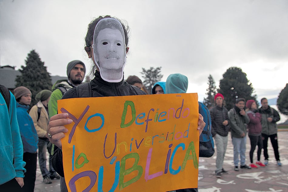 Hasta ahora, Educación ofreció aumentos mensuales según la inflación y un 2 por ciento en noviembre.