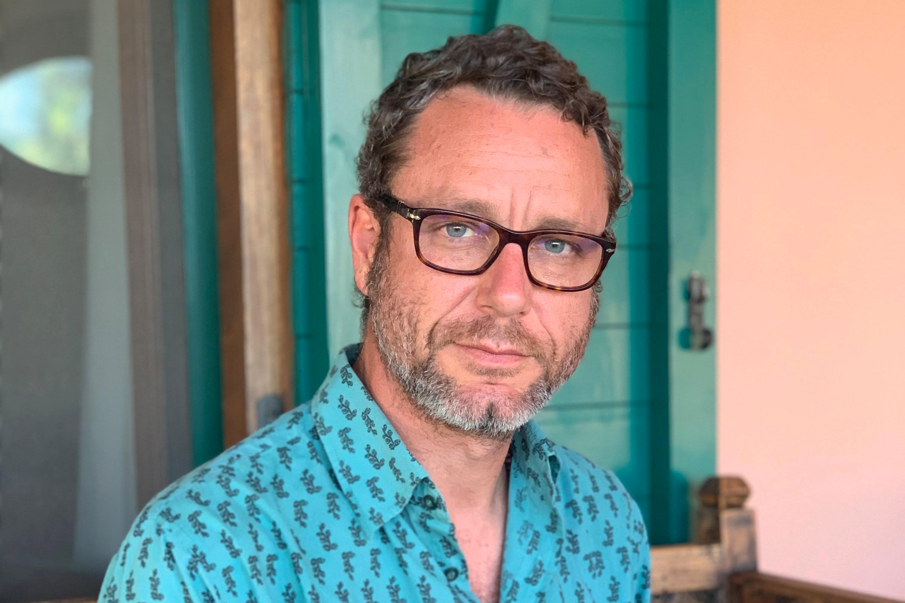 Sebastiano Mauri es hijo de Achille Mauri, escritor, productor y guionista fallecido en 2023.